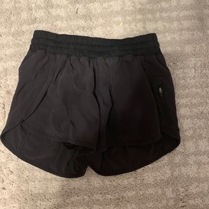 lululemon size 8 tracker shorts